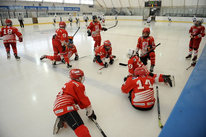 Забава на леду са малим хокејашима Црвене звезде